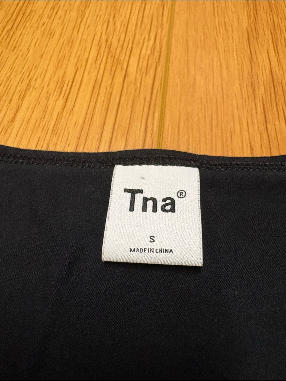 TNA Black Ruched Short Sleeve Crop Top - Picture 4 of 4